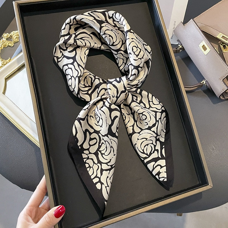 Carré 100% Soie Rose Noire et Blanche Femme