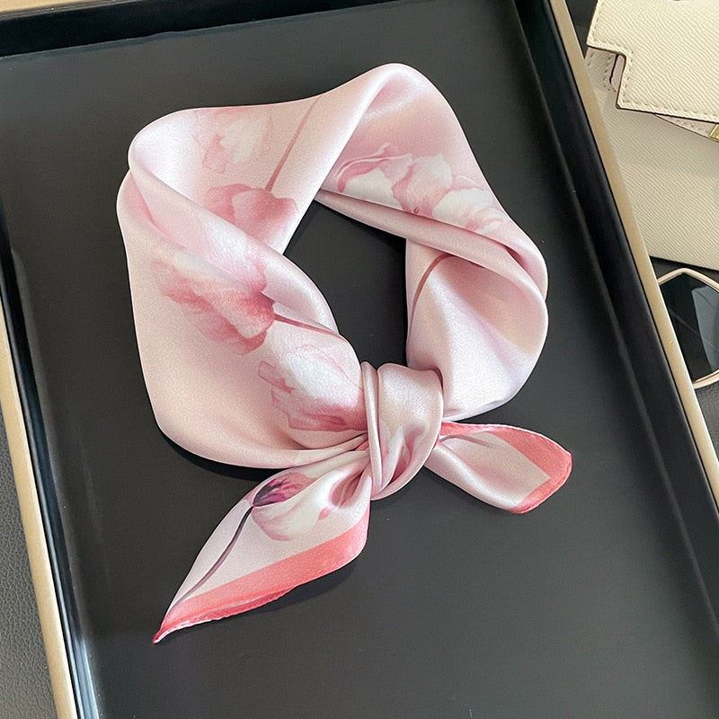 Carré 100% Soie Décoration Fleur Femme | La Parisienne