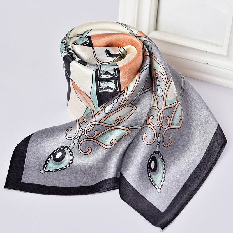 Foulard Carré en Soie Distingué