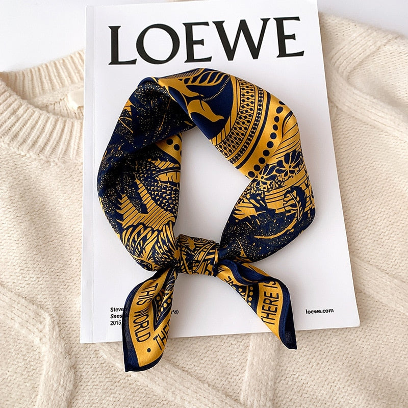 Carré 100% Soie Décoration Fleur Femme | La Parisienne