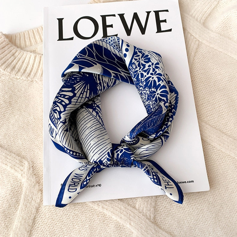 Carré 100% Soie Décoration Fleur Femme | La Parisienne