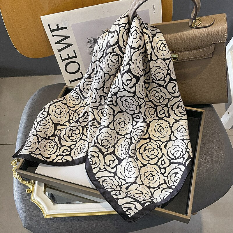 Carré 100% Soie Rose Noire et Blanche Femme