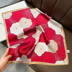 Carré 100% Soie motif Fleur Femme