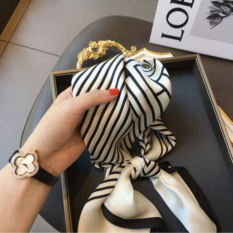Carré 100% Soie Moderne Femme