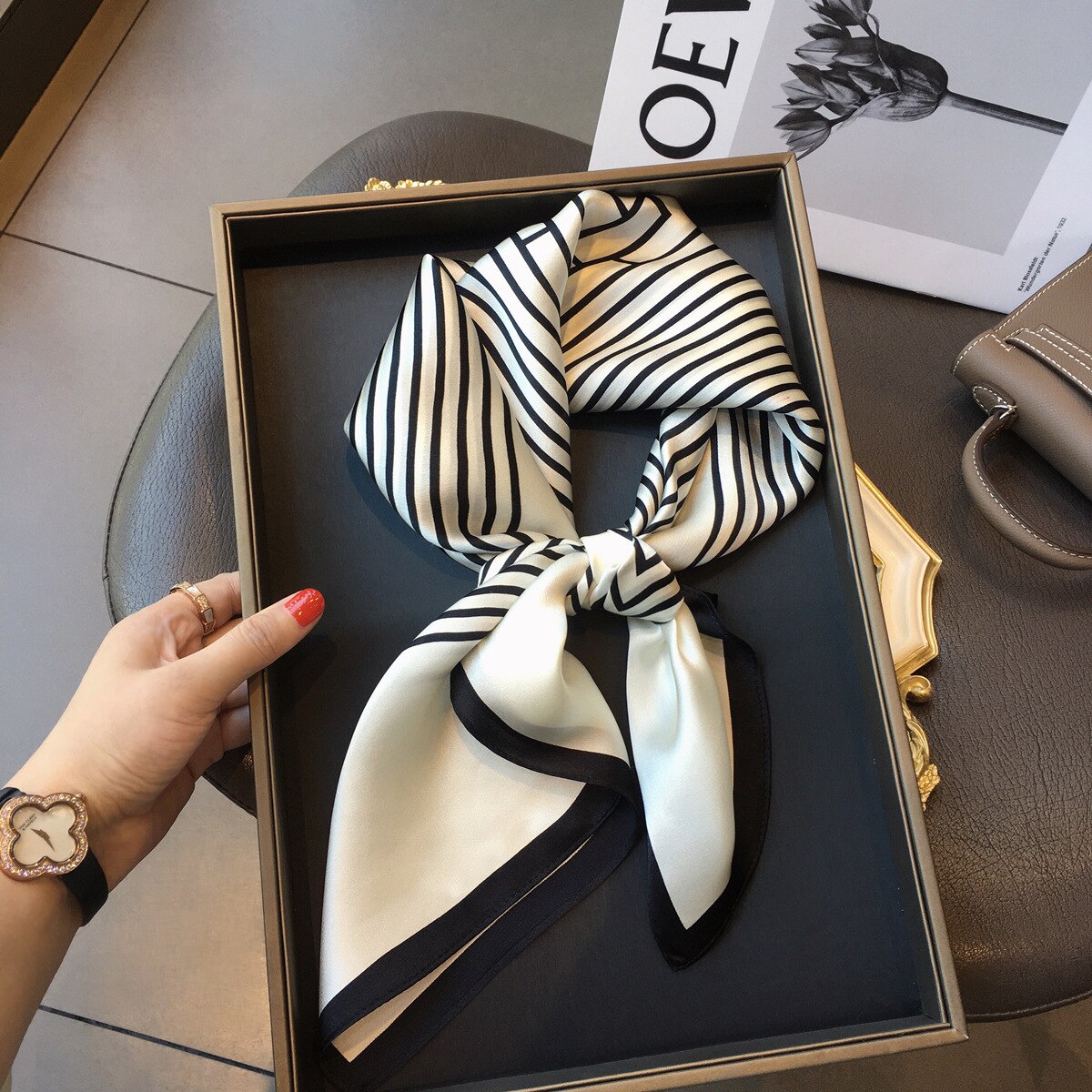 Carré 100% Soie Moderne Femme