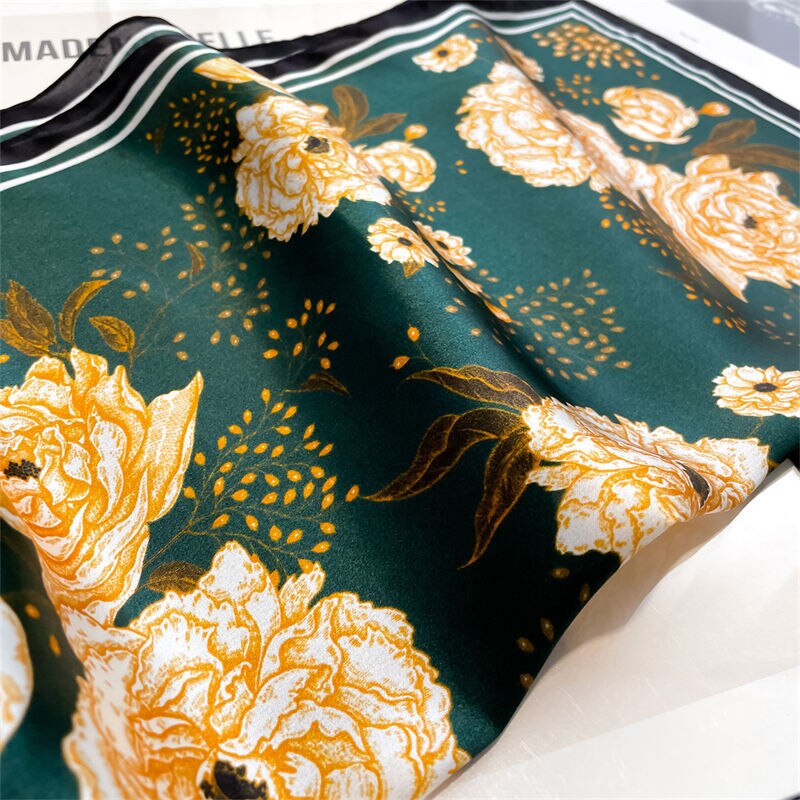 Carré 100% Soie Décoration Fleur Femme | La Parisienne