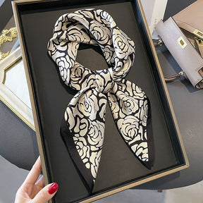 Carré 100% Soie Rose Noire et Blanche Femme