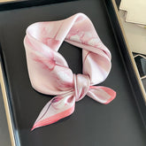 Carré 100% Soie Décoration Fleur Femme | La Parisienne